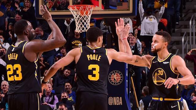 NBA-米切尔三分绝杀勇士，骑士终结对手13连胜登顶联盟引热议